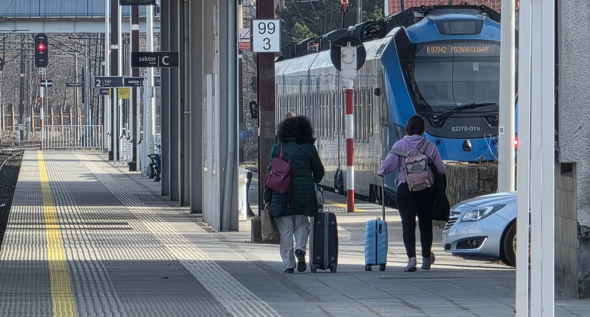 Wiadomości, Wstrzymany pociągów Pasażerowie muszą uzbroić cierpliwość - zdjęcie, fotografia