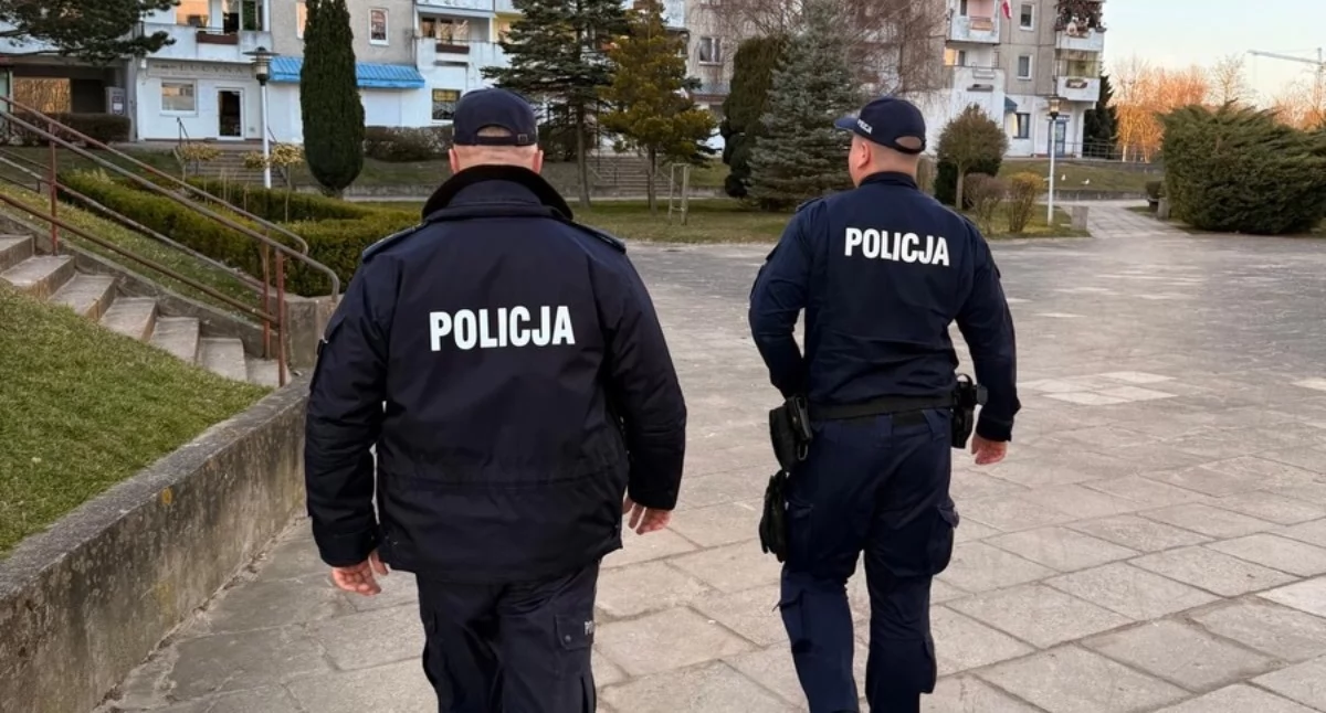Kronika policyjna, Sprawdzali osiedla rozmawiali mieszkańcami Policyjna akcja mieście - zdjęcie, fotografia