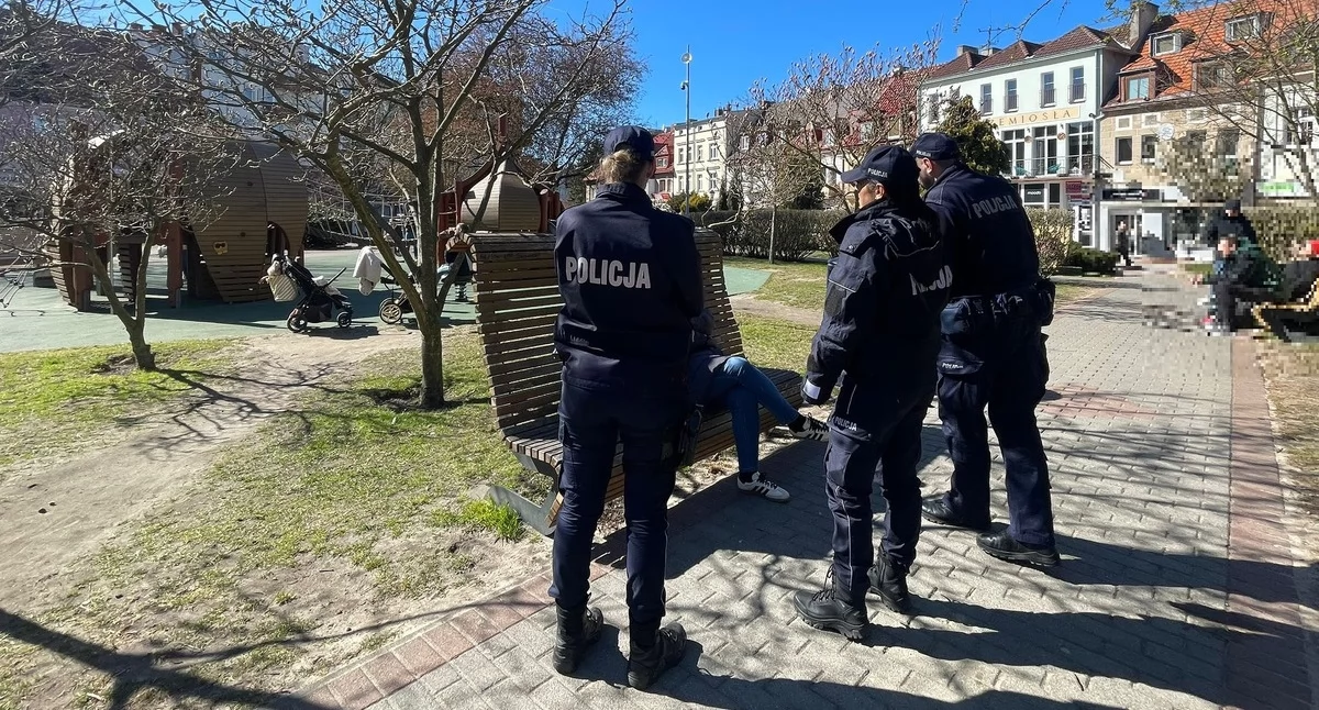 Kronika policyjna, Bezpieczeństwo dzieci priorytetem Policja monitoruje place zabaw - zdjęcie, fotografia