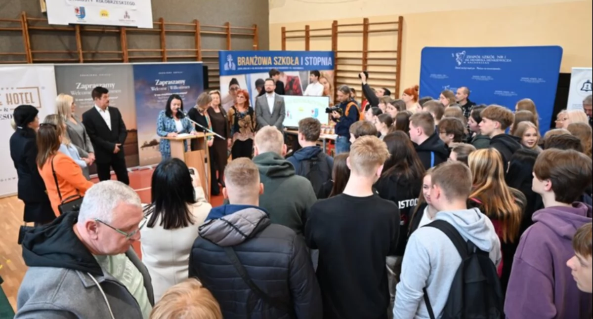 Wiadomości, Przed ósmoklasistami ważna decyzja Targi edukacyjne kwietnia - zdjęcie, fotografia