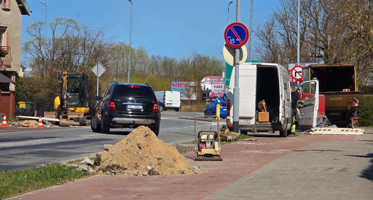 Wiadomości, Awaria sieci wodociągowej utrudnienia ruchu - zdjęcie, fotografia
