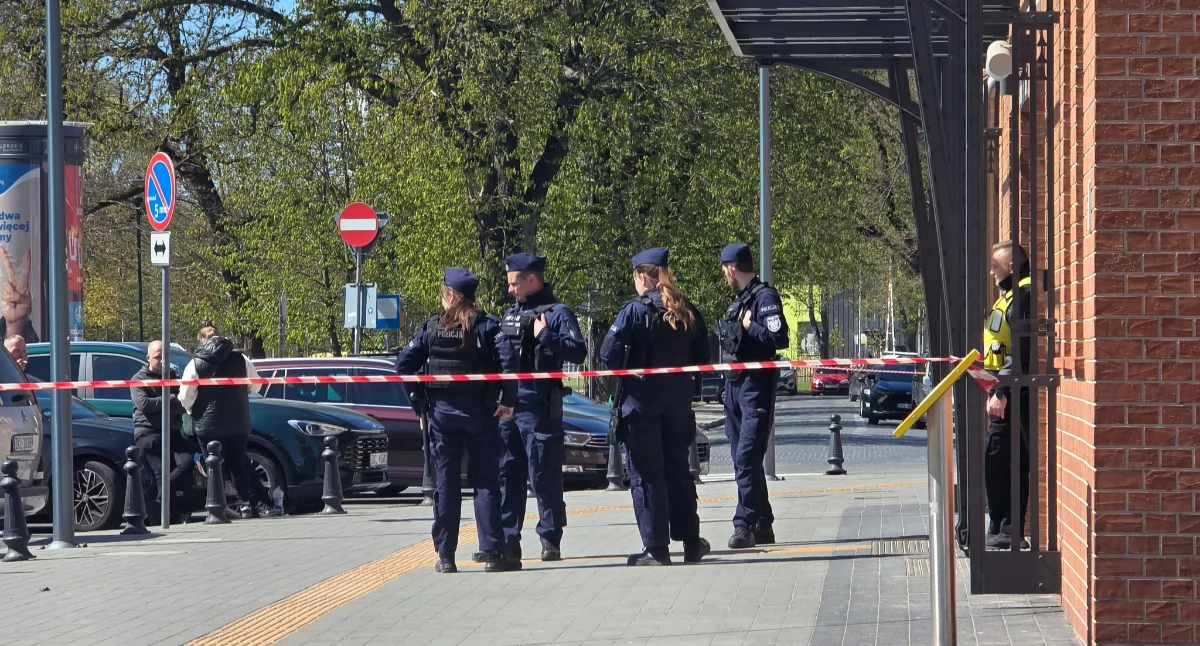 Wiadomości, Alarm bombowy dworcu Ewakuowano pasażerów - zdjęcie, fotografia
