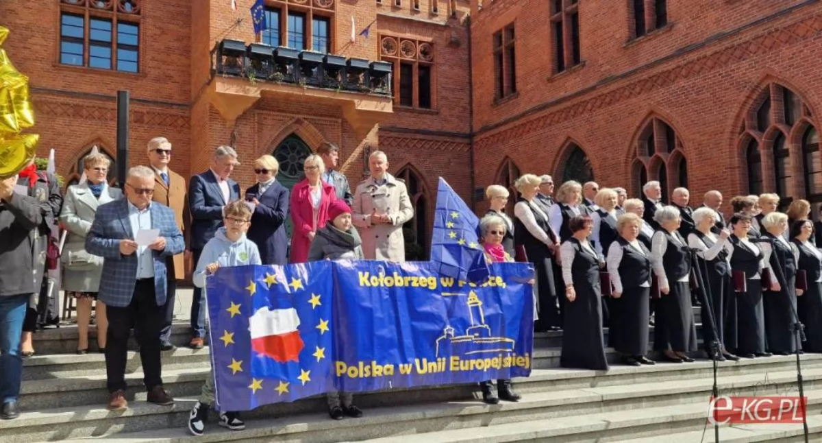 Wiadomości, Kołobrzeg świętuje rocznicę wejścia Piknik Europejski Placu Ratuszowym - zdjęcie, fotografia