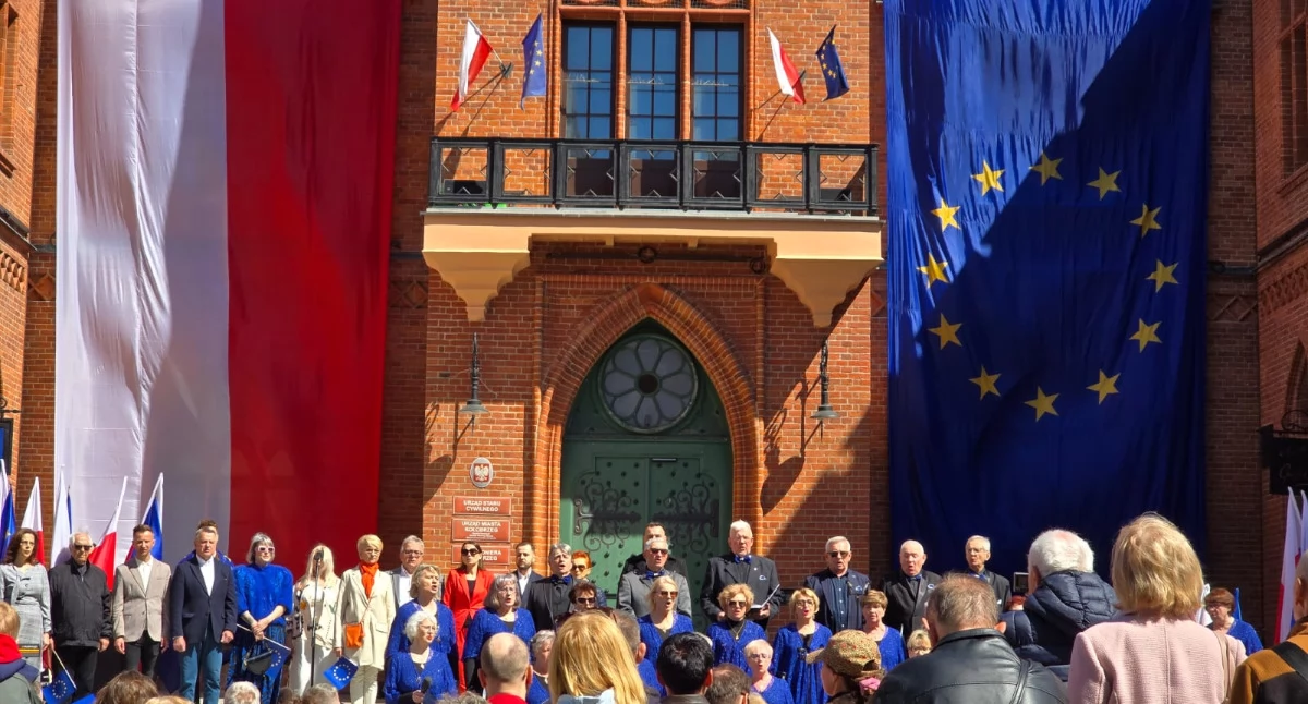 Wiadomości, Kołobrzeg świętował rocznicę wejścia Polski Europejskiej [zdjęcia] - zdjęcie, fotografia
