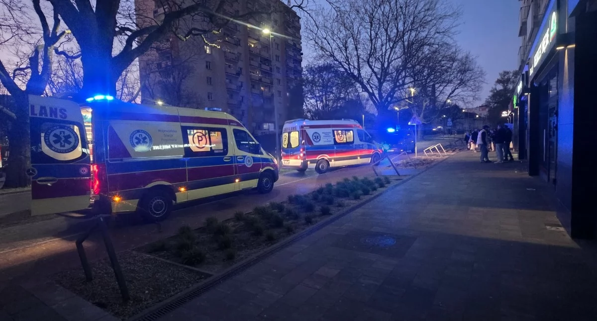 Kronika policyjna, Awantura przed sklepem Kołobrzegu osoby trafiły szpitala - zdjęcie, fotografia