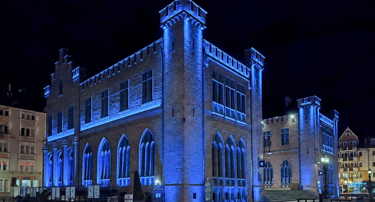 Wiadomości, Dzień Europy niebieskie iluminacje miejskich obiektów - zdjęcie, fotografia