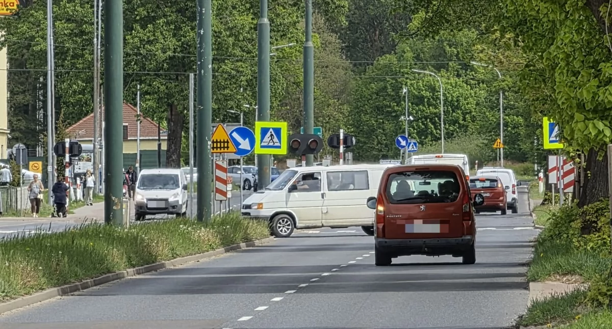 Wiadomości, Kierowcy zwolnią Koszalińskiej drodze stanie radarowy wyświetlacz prędkości - zdjęcie, fotografia