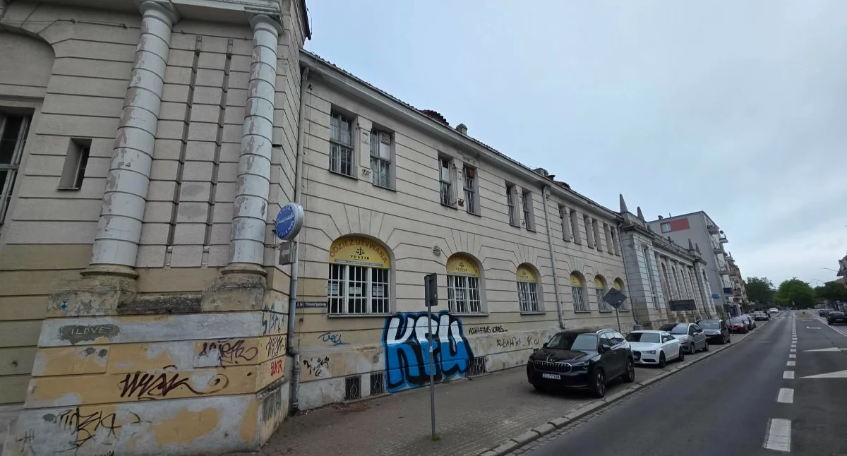 Wiadomości, Zabytkowy budynek popada ruinę Kontrola Marony wykazała skalę zniszczeń - zdjęcie, fotografia