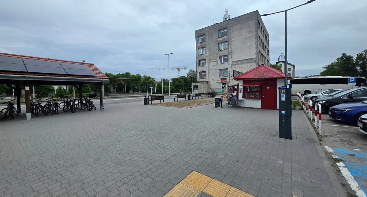 Wiadomości, Okradziono kultowy kiosk zapiekankami Internauci chcą pomóc Bożence - zdjęcie, fotografia