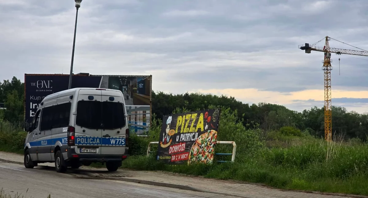 Wiadomości, Interwencja służb Sianożętach Ktoś miał wspinać metrowy dźwig - zdjęcie, fotografia