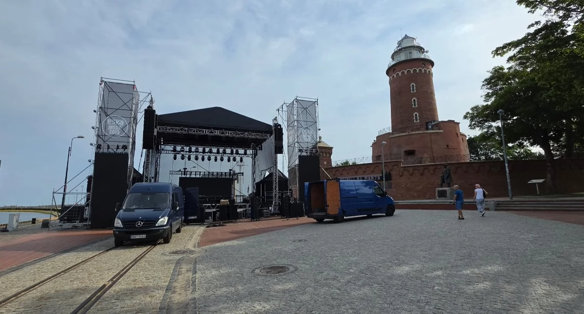 Wiadomości, Muzyczne rozpoczęcie wakacji Kołobrzegu scenie scenie Byrska - zdjęcie, fotografia