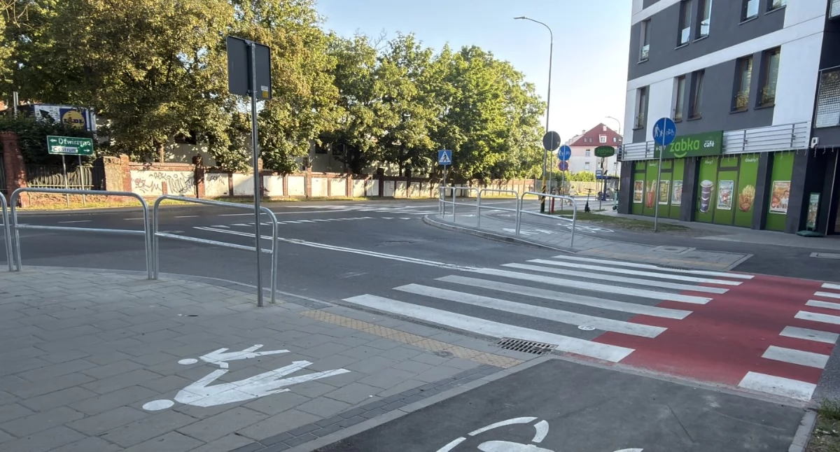 Starostwo Powiatowe, drogi ścieżki służą mieszkańcom inwestycje oficjalnie odbiorze - zdjęcie, fotografia
