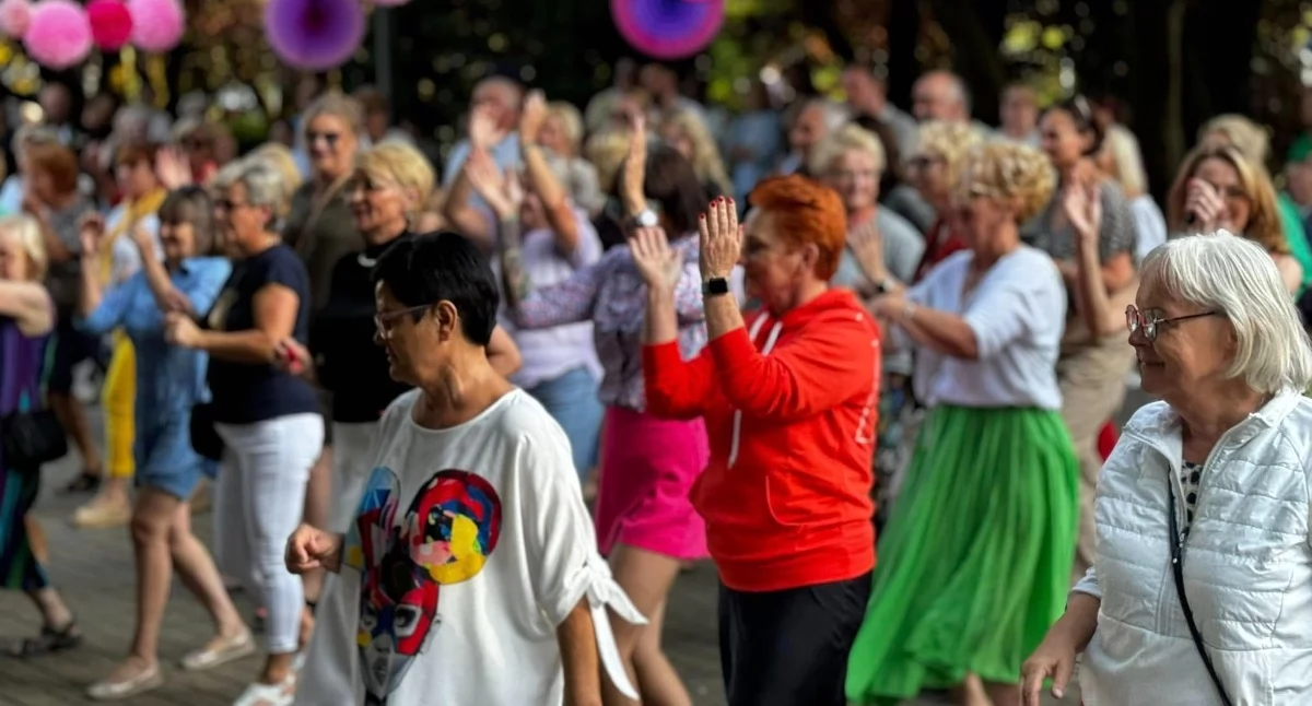 Wiadomości, Wracają letnie potańcówki początek rocknroll twist swing - zdjęcie, fotografia
