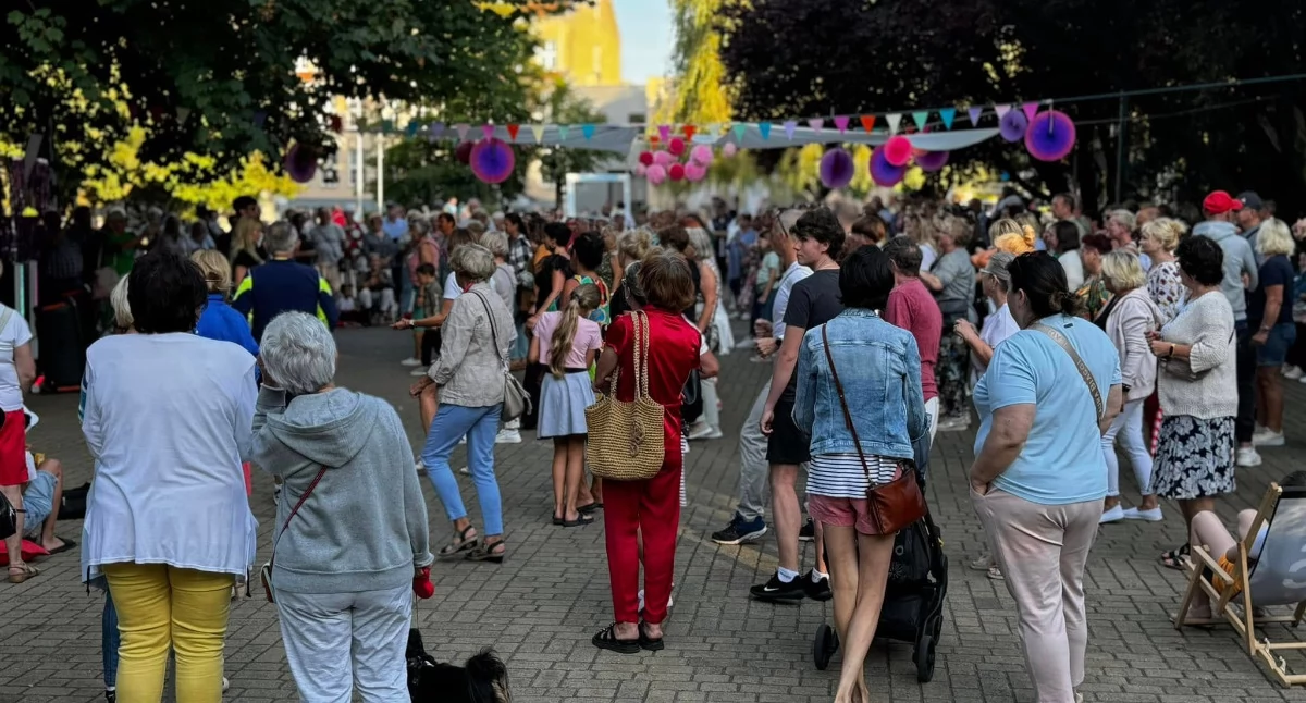 Wiadomości, Pogoda pokrzyżowała plany Pierwsza letnia potańcówka przełożona - zdjęcie, fotografia