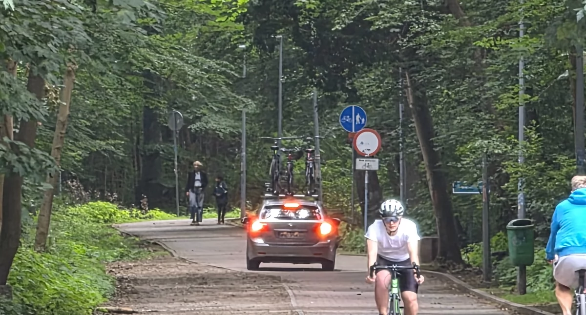 Wiadomości, Negatywna opinia miasta mandaty gości ośrodka Miasto ustępuje sprawie Arciszewskiego - zdjęcie, fotografia