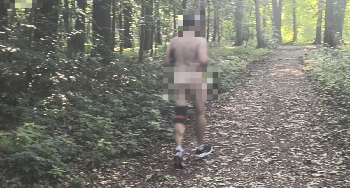 Wiadomości, Biegał parku miał tylko słuchawki Zaalarmowano służby - zdjęcie, fotografia