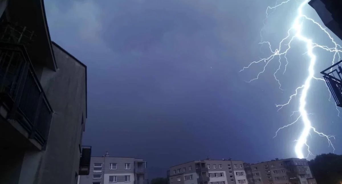 Wiadomości, Alert regionie ostrzega przed burzami gradem silnym wiatrem - zdjęcie, fotografia