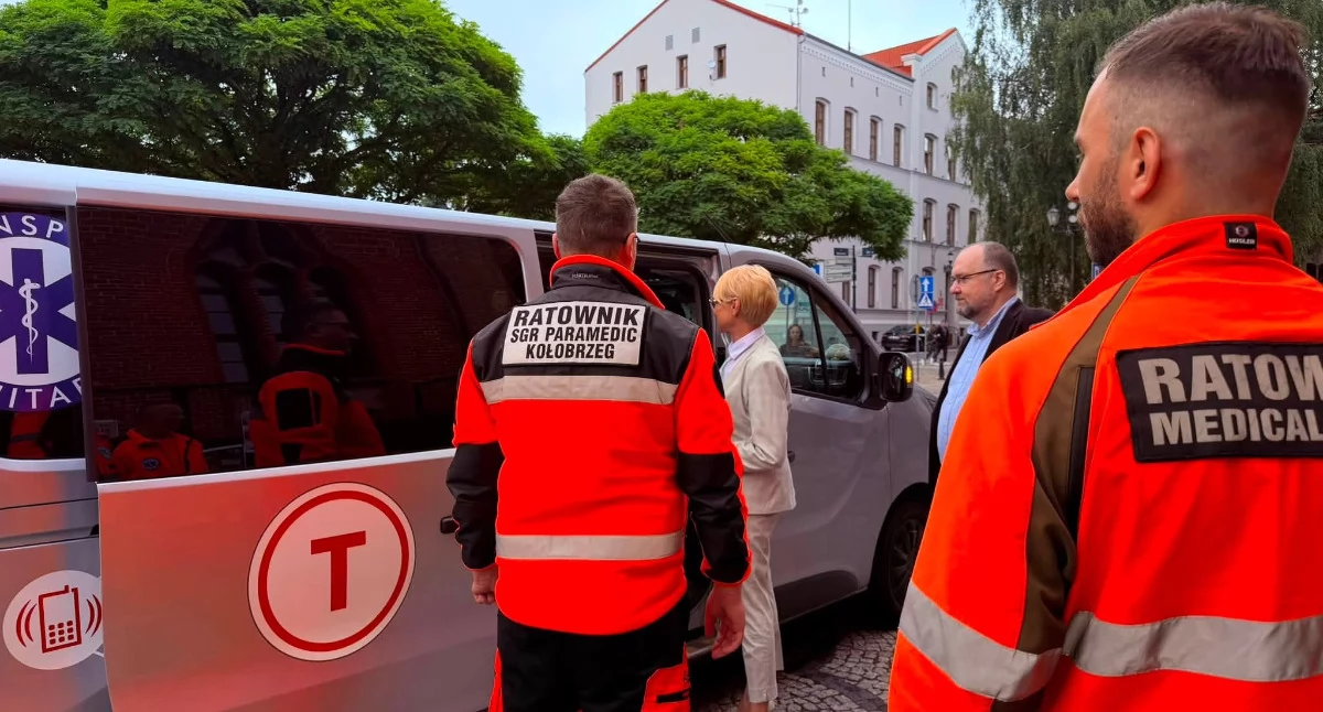 Wiadomości, Kołobrzeg drugiej stronie drzwi Ruszył projekt seniorów uwięzionych mieszkaniach - zdjęcie, fotografia