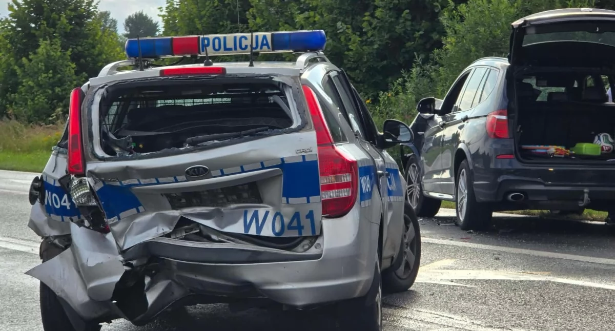 Wiadomości, Policjantka straciła panowanie radiowozem Zderzenie wyjeździe miasta - zdjęcie, fotografia