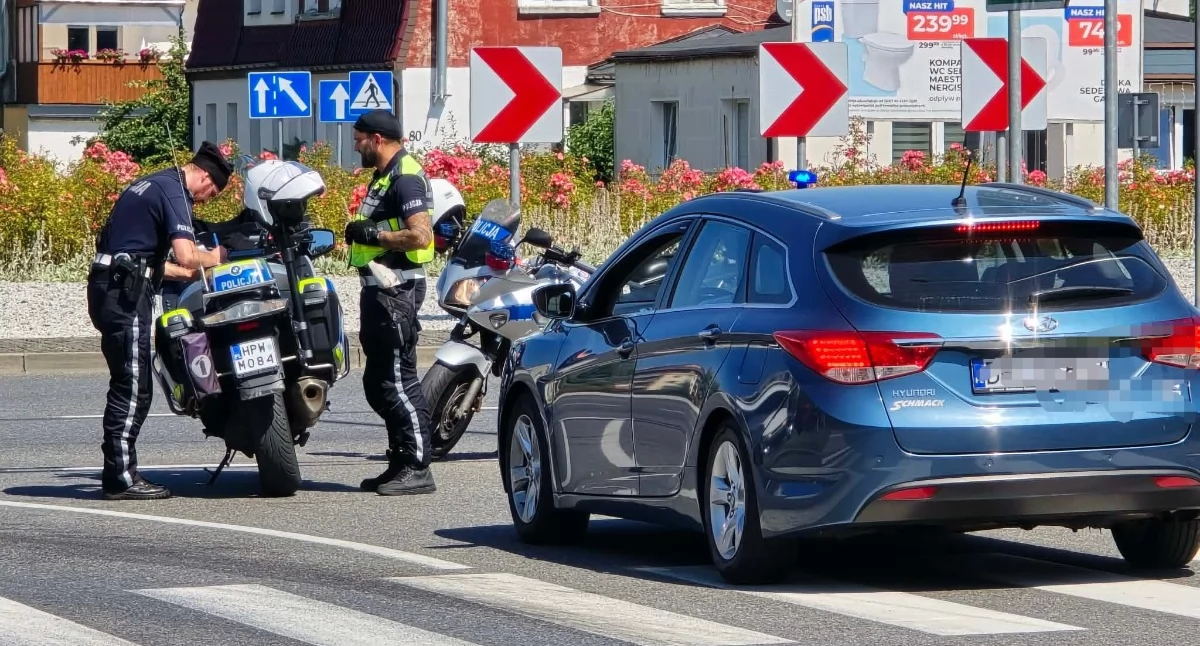 Wiadomości, Jechał prąd jedną głównych Kołobrzegu Zatrzymał policyjny patrol - zdjęcie, fotografia