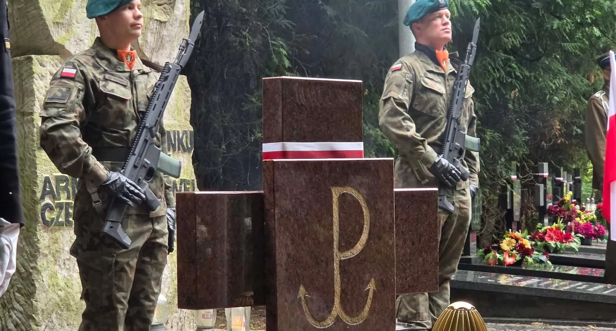 Wiadomości, Kołobrzeg upamiętnił Bohaterów Powstania Warszawskiego - zdjęcie, fotografia
