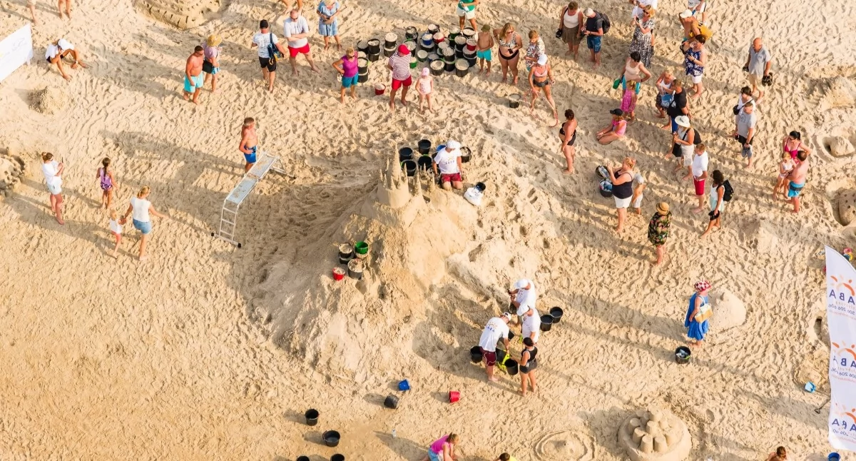 Wiadomości, rekord zostanie pobity Kołobrzeg znów zbuduje gigantyczny zamek piasku - zdjęcie, fotografia
