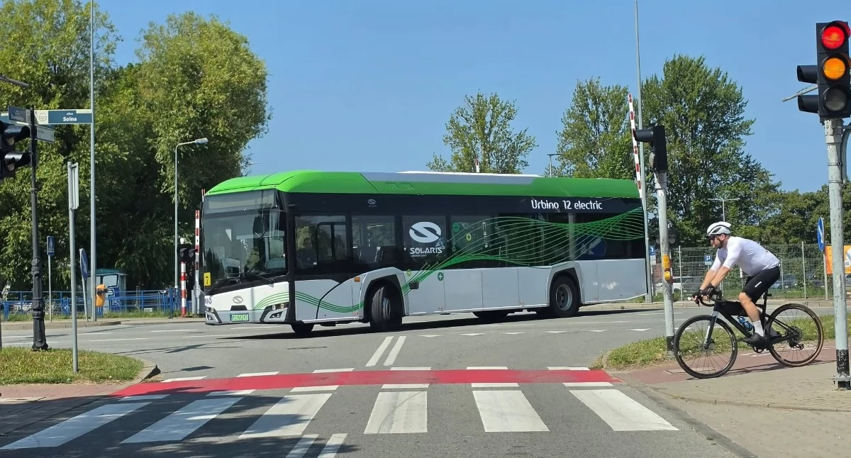 Wiadomości, Kołobrzeg testuje czwarty autobus elektryczny - zdjęcie, fotografia
