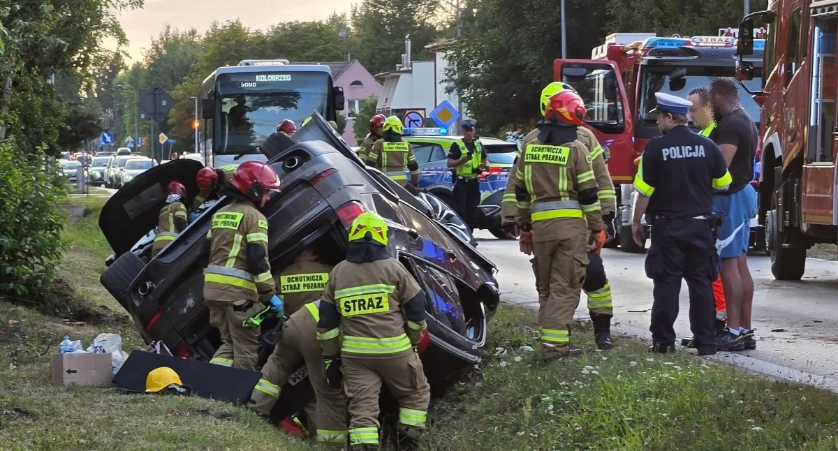 Wiadomości, rowie jedno dachowało Droga całkowicie zablokowana - zdjęcie, fotografia