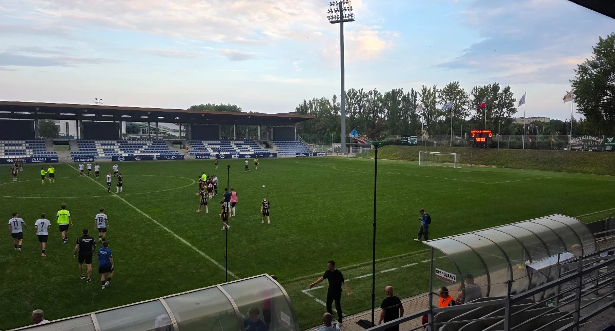 Piłka nożna, Zwycięstwa inauguracje rozgrywek Kotwica Astra trzema punktami - zdjęcie, fotografia