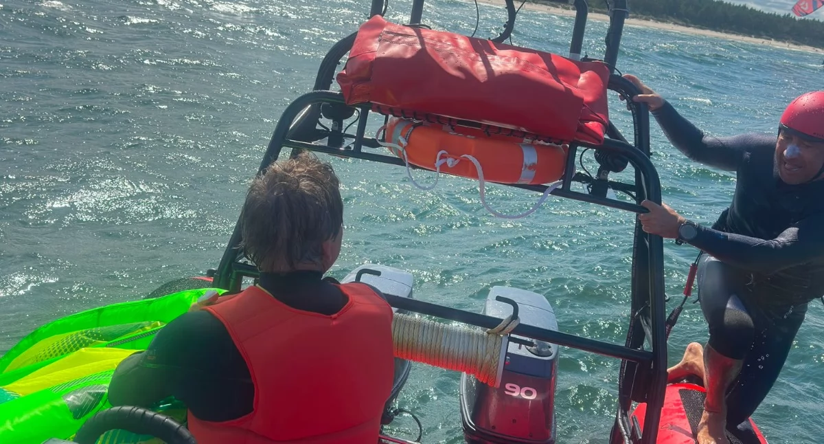 WOPR/SAR, Ratownicy dwukrotnie ruszali pomoc Dramat Dźwirzynie kitesurferzy opałach - zdjęcie, fotografia