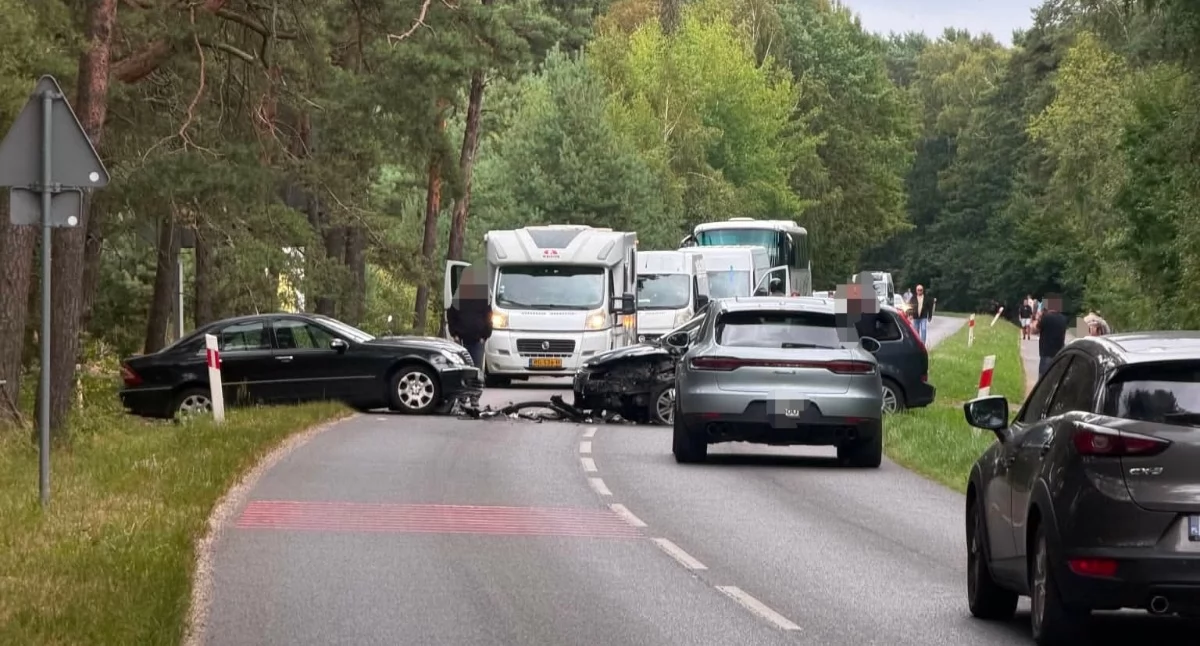 Wiadomości, Czołówka nadmorskiej trasie Droga całkowicie zablokowana - zdjęcie, fotografia