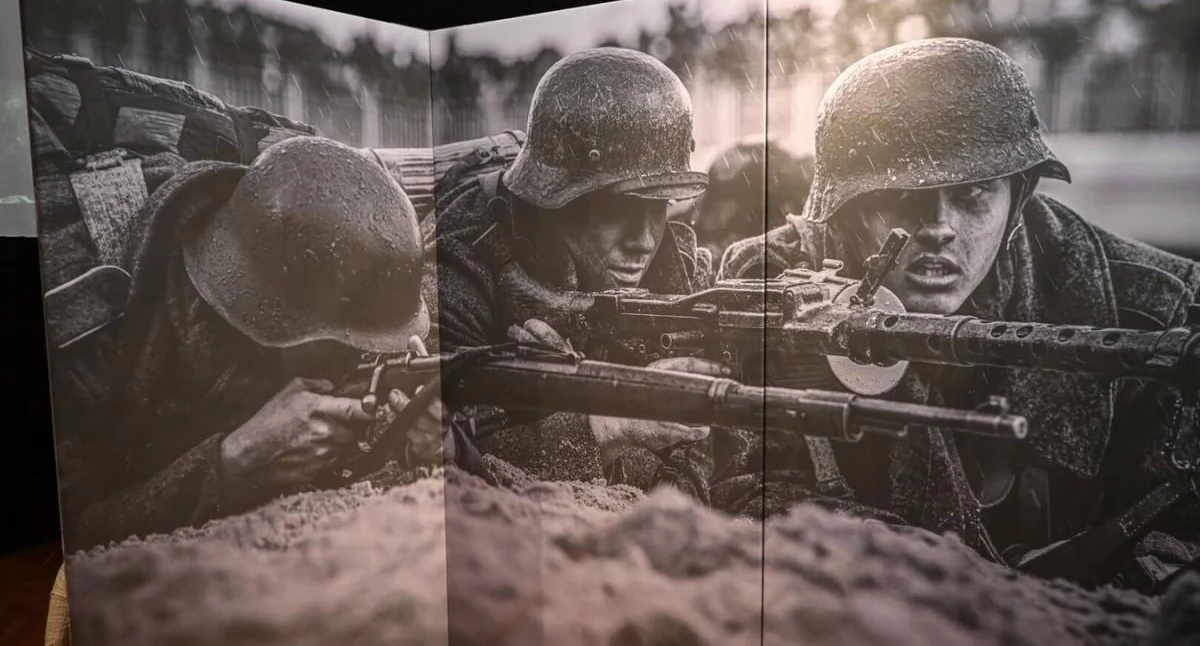 Wystawy, Ostatnia szansa „Memento 03” Finisaż ciekawej wystawy poniedziałek - zdjęcie, fotografia