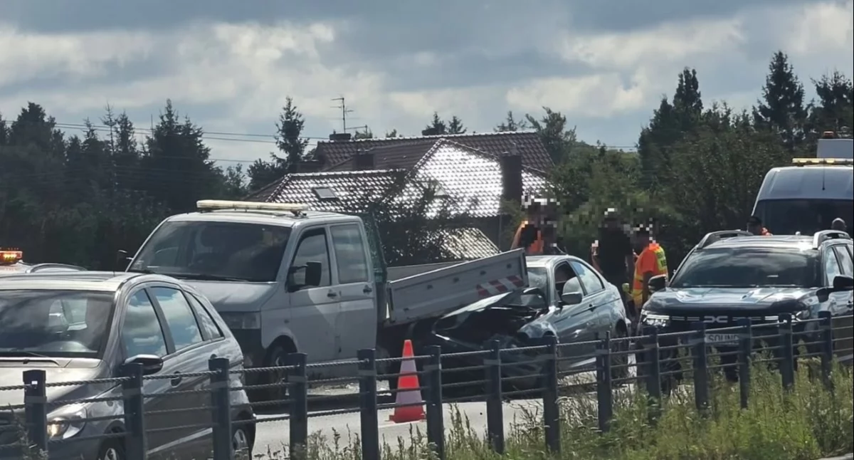 Wypadki drogowe, Zderzenie obwodnicy Samochód uderzył pojazd służby drogowej - zdjęcie, fotografia