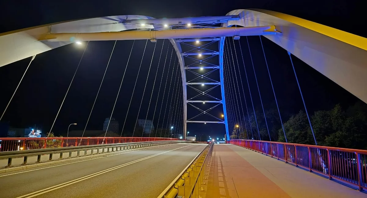 Wiadomości, portowy połowie zgasł Iluminacja działa - zdjęcie, fotografia