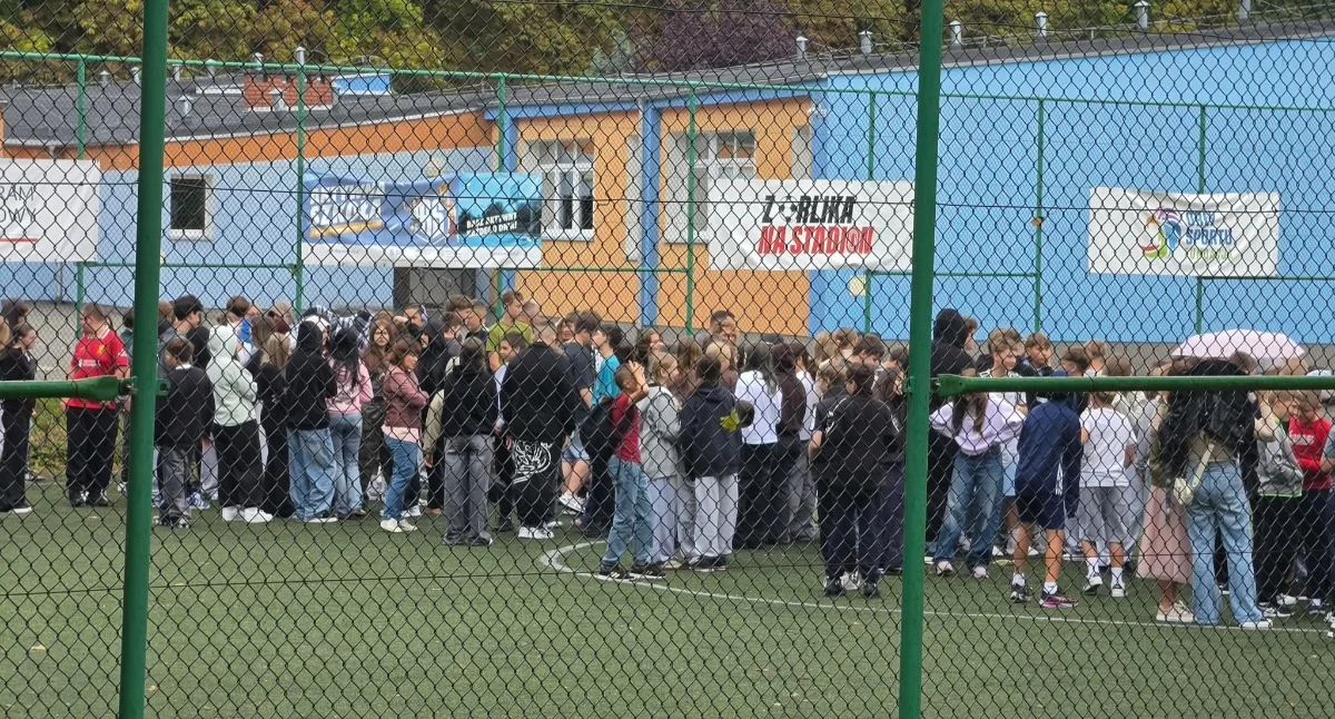 Wiadomości, Groźby wybuchu mailach Ewakuacja szkoły policja nadleśnictwie - zdjęcie, fotografia