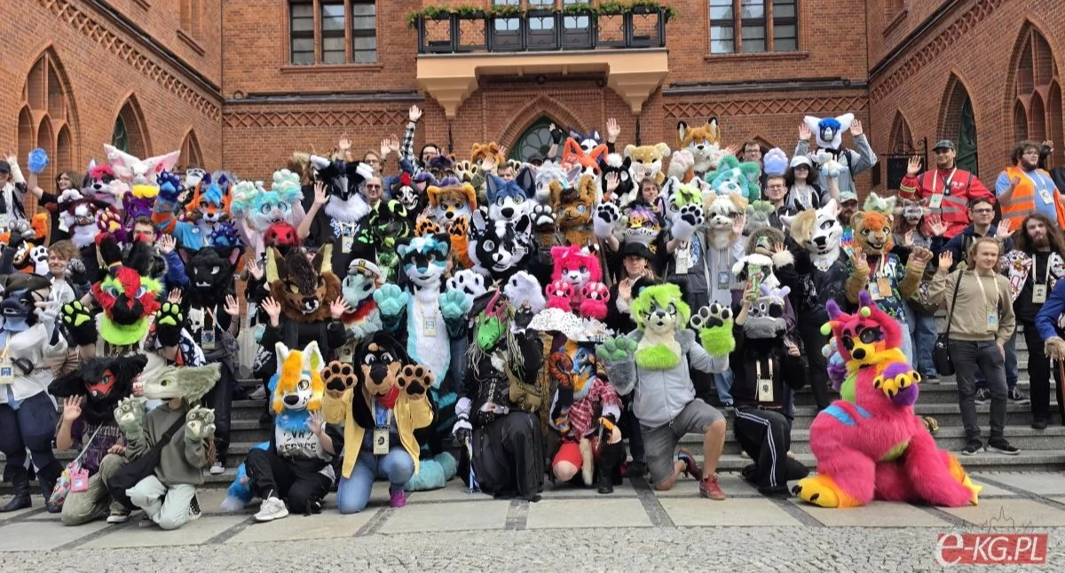 Wiadomości, Futrzasta parada przeszła przez centrum Pierwszy minikonwent furry Kołobrzegu - zdjęcie, fotografia