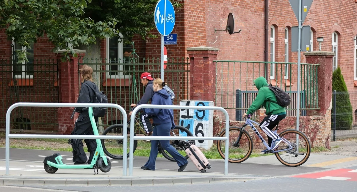 Wiadomości, Barierki przejściu Mazowieckiej wzbudziły pytania Starosta wyjaśnia skąd takie rozwiązanie - zdjęcie, fotografia