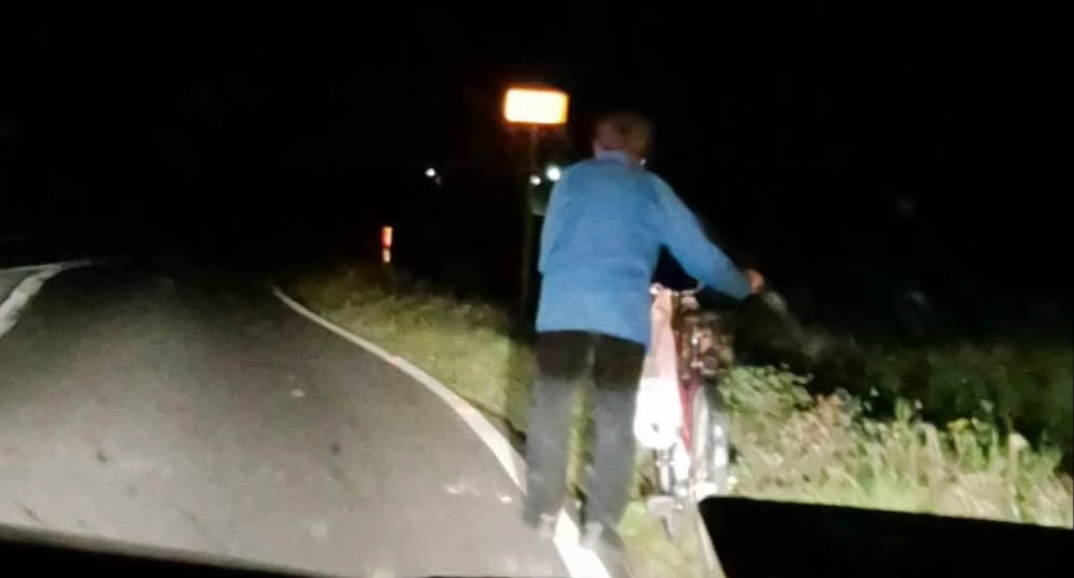 Straż Pożarna, latek zgubił drogę grzybobrania Zmarzniętego seniora zauważyli strażacy - zdjęcie, fotografia