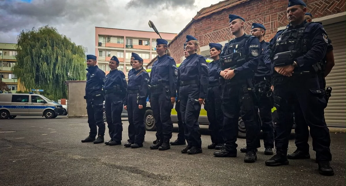 Wiadomości, Więcej policyjnych patroli ulicach Dziesięciu adeptów rozpoczęło służbę - zdjęcie, fotografia