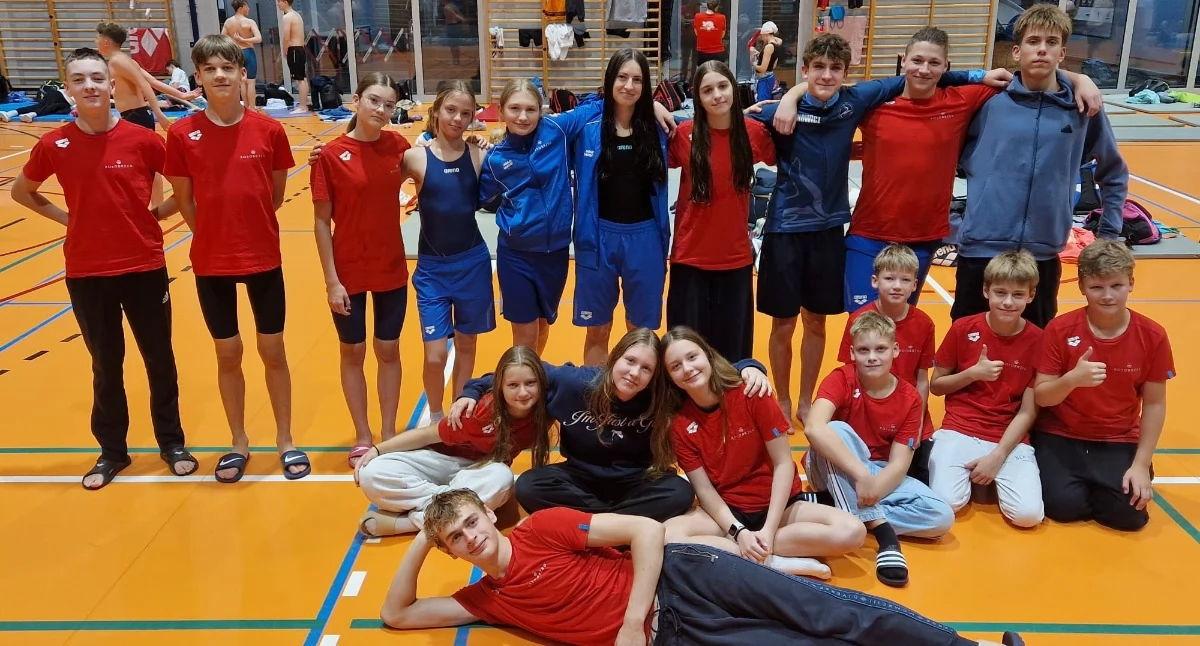 Pływanie, Medalowy start pływaków Kołobrzeg Rekordy życiowe inaugurację sezonu - zdjęcie, fotografia