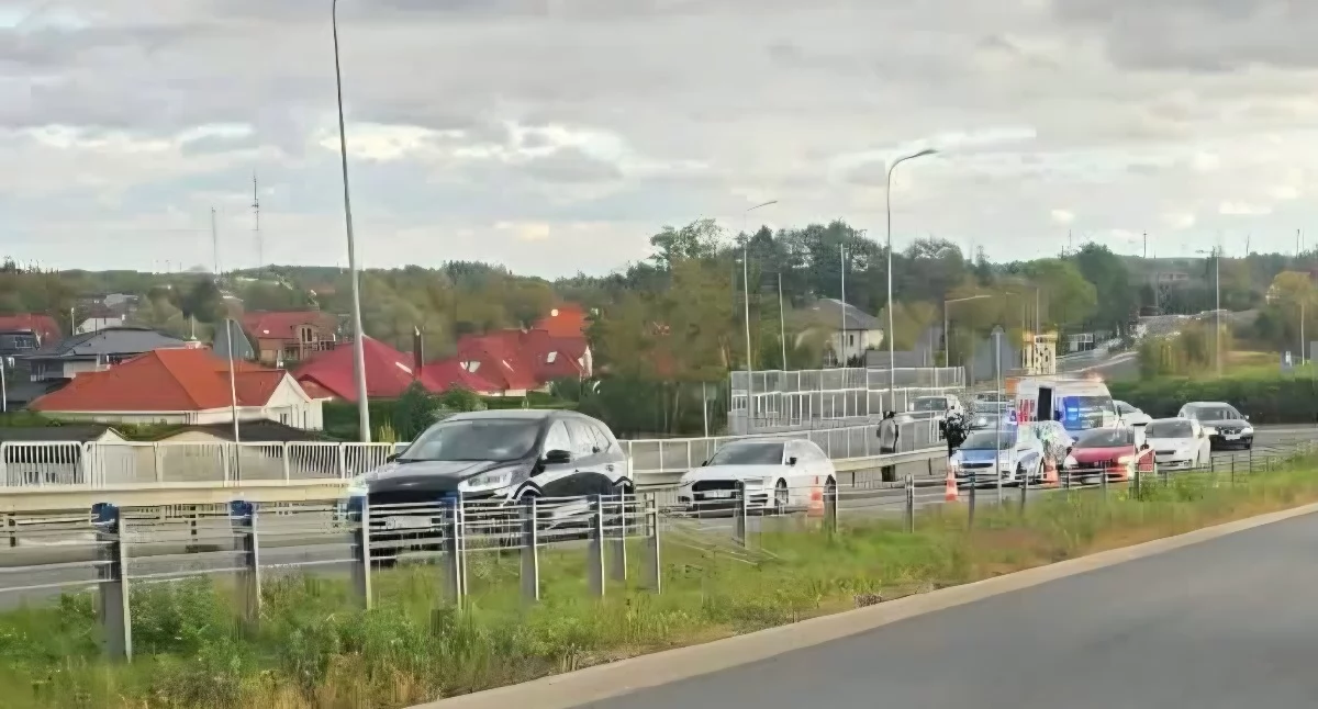 Wiadomości, Kolizja węźle Kołobrzeg Wschód Prawy zablokowany - zdjęcie, fotografia