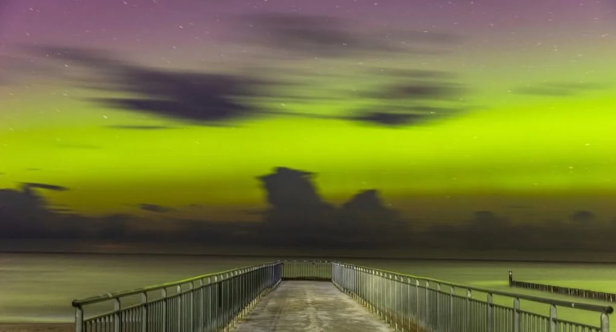 Wiadomości, Zorza polarna Kołobrzegiem Kolorowe niebo Bałtykiem - zdjęcie, fotografia