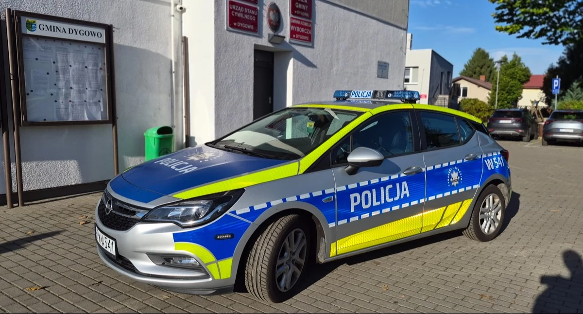 Wiadomości, Drugie policjantów Dygowa Radiowóz nowym oznakowaniu przekazany - zdjęcie, fotografia