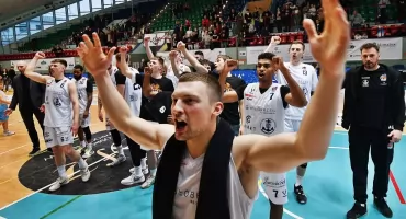 Ósme z rzędu domowe zwycięstwo! Kotwica gra w ćwierćfinale