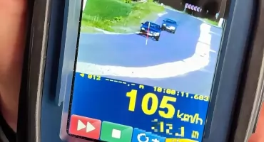 Trzynaście punktów, 1500 zł mandatu i zatrzymane prawo jazdy. Jechał 105 km\h w terenie zabudowanym