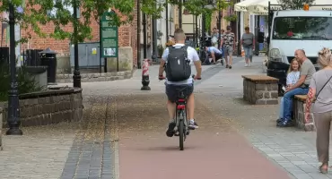 Spór w centrum miasta – nie ścieżka rowerowa, a ciąg pieszo–rowerowy