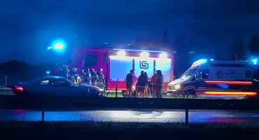 Kolejny samochód wjechał w bariery na S6. Droga jest zablokowana