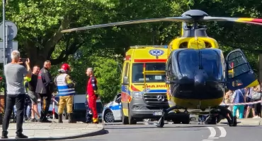 Nie mieli szans uciec. Spadające drzewo raniło przechodniów [zdjęcia, wideo]