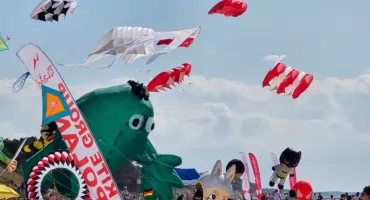 Międzynarodowy Festiwal Latawców w Dąbkach - zdjęcia 