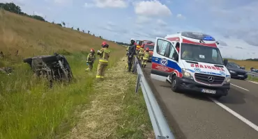 Auto wypadło z drogi na S6. Są poszkodowani